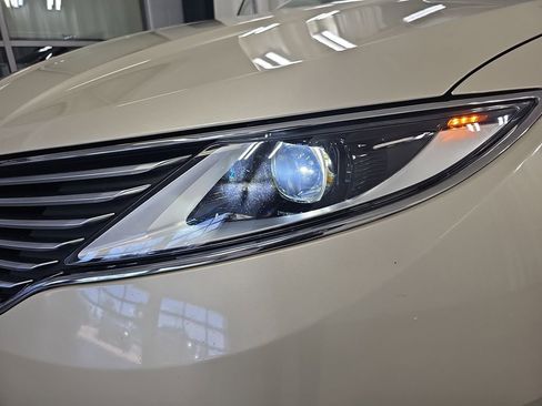 Used 2016 Lincoln MKZ w/ Equipment Group 200A Select FWD image 35