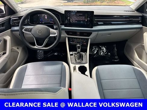 Certified 2025 Volkswagen Jetta SE w/ Sunroof Package FWD image 15