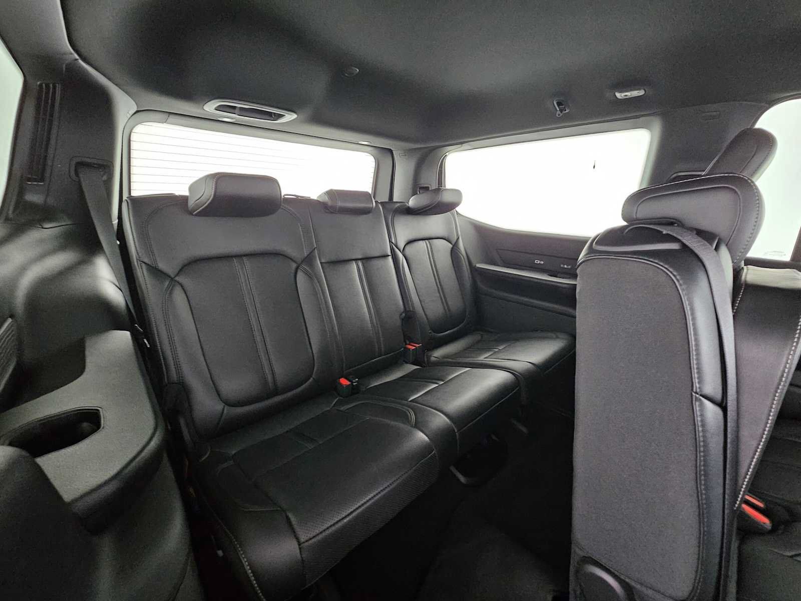 Used 2025 Jeep Wagoneer Series II w/ 8-Passenger Seating Package AWD/4WD image 13