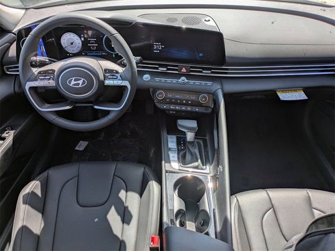 New 2025 Hyundai Elantra Limited FWD image 14