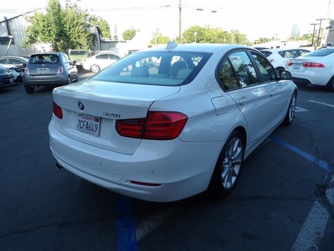 Used 2013 BMW 320i Sedan RWD image 3