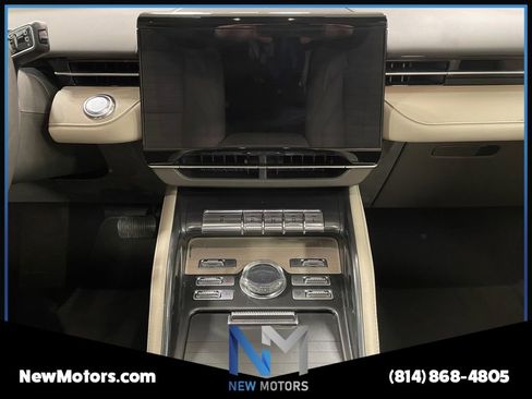 Used 2024 Lincoln Nautilus Reserve AWD/4WD image 11