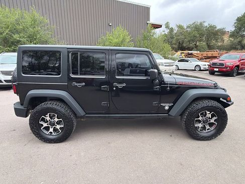 Used 2015 Jeep Wrangler Unlimited Rubicon w/ Connectivity Group AWD/4WD image 8