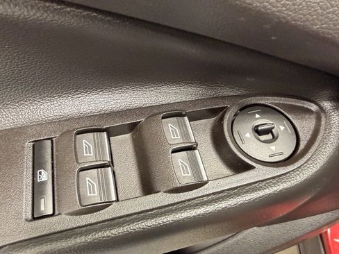 Used 2017 Ford Escape SE w/ Equipment Group 201A image 19