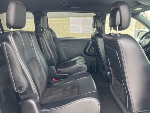 Used 2015 Dodge Grand Caravan SXT image 12
