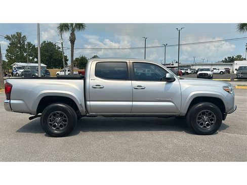 Used 2018 Toyota Tacoma SR5 RWD image 6
