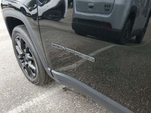 New 2026 Jeep Compass Latitude image 9