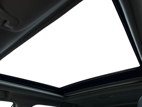 Used 2023 Subaru Forester Touring image 3