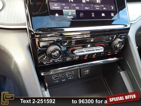 New 2025 Jeep Grand Cherokee 4WD image 17