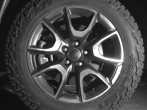 Used 2025 Jeep Compass Trailhawk AWD/4WD image 12