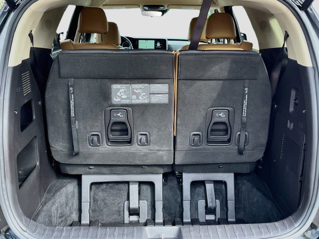 Used 2024 Kia Carnival EX FWD image 26
