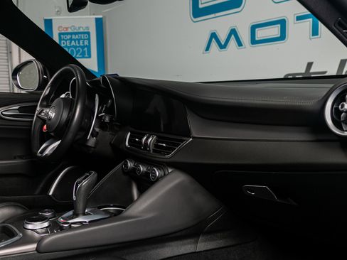 Used 2022 Alfa Romeo Giulia Veloce image 32