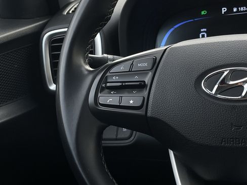 Used 2025 Hyundai Venue SEL image 13