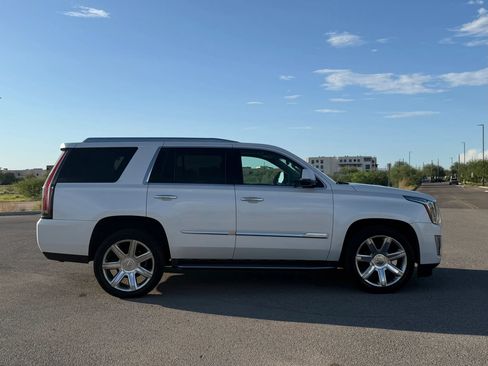 Used 2016 Cadillac Escalade Luxury AWD/4WD image 6