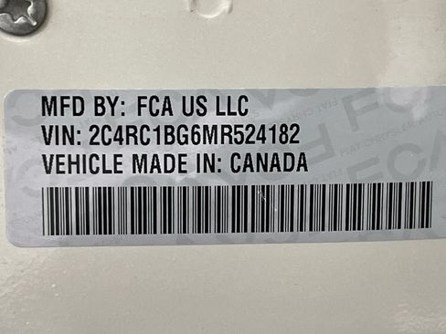 Used 2021 Chrysler Pacifica Touring-L FWD image 86