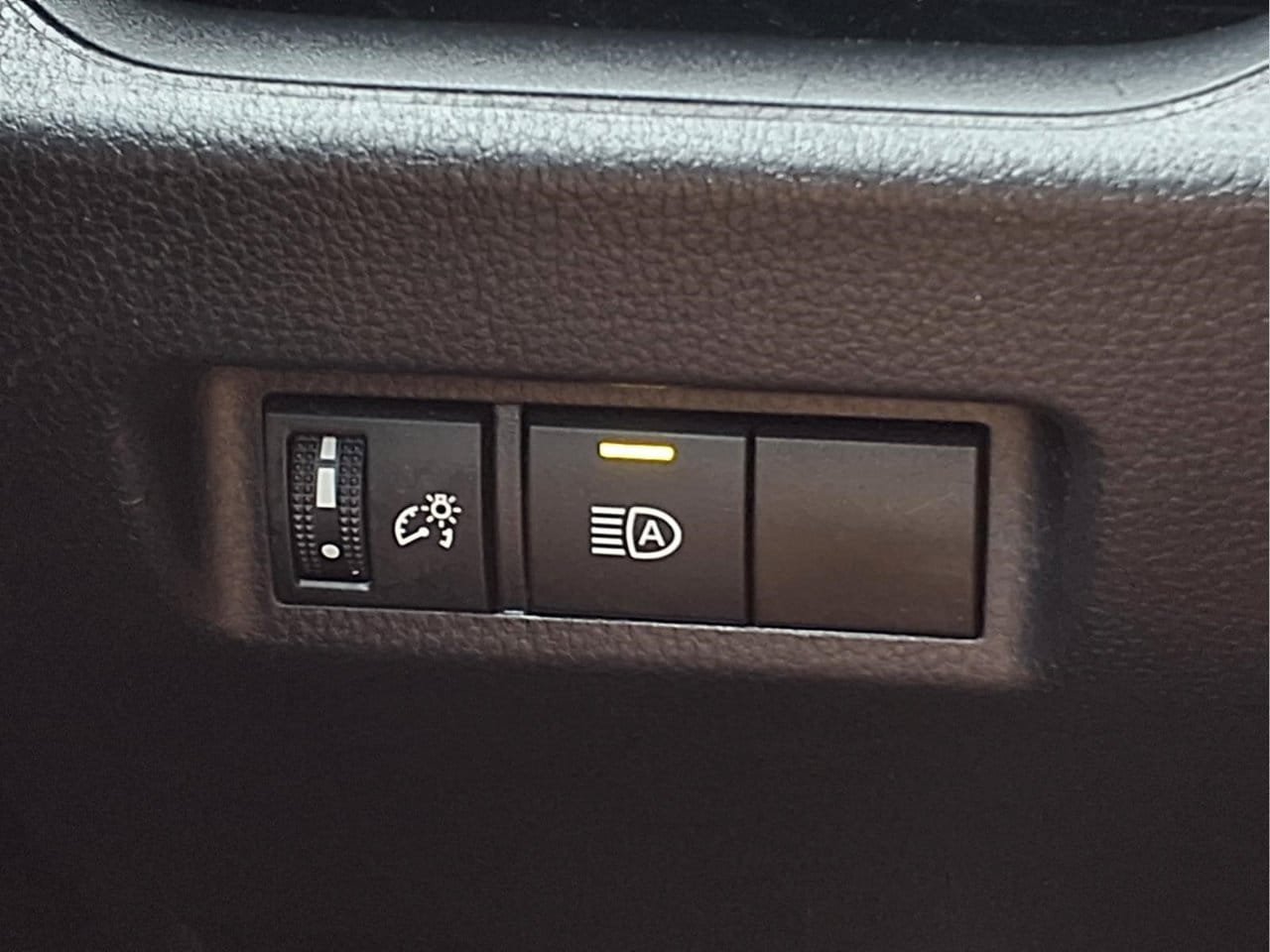Used 2025 Toyota RAV4 XLE AWD/4WD image 25