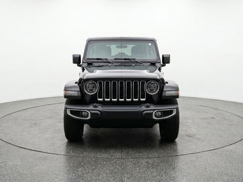 Used 2025 Jeep Wrangler Unlimited Sahara AWD/4WD image 2
