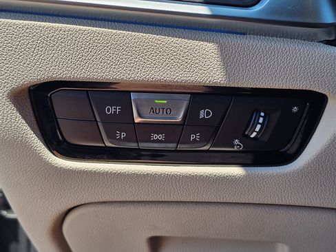 Used 2021 BMW 330e w/ Convenience Package image 18