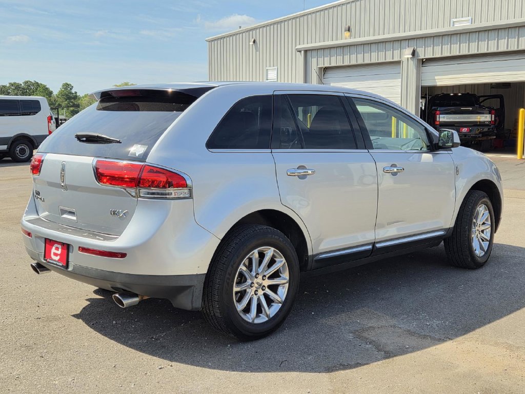 Used 2011 Lincoln MKX 2WD w/ 101A Rapid Spec Order Code image 7