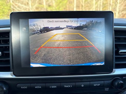 Used 2025 Hyundai Venue SEL image 25