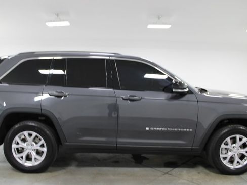 Used 2022 Jeep Grand Cherokee Limited AWD/4WD image 12