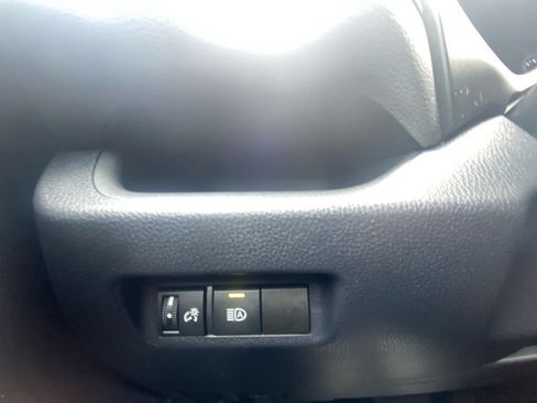 Used 2020 Toyota RAV4 LE w/ Carpet Mat Package AWD/4WD image 18