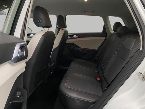 Used 2025 Volkswagen Taos SE AWD/4WD image 26