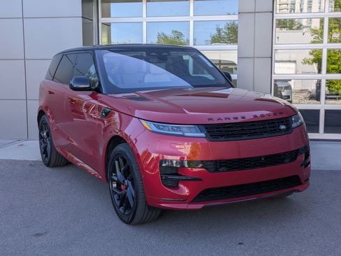 Used 2023 Land Rover Range Rover Sport SE Dynamic AWD/4WD image 3