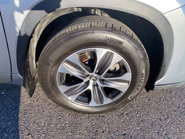 Used 2024 Toyota Highlander Limited AWD/4WD image 16