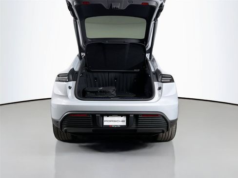 Certified 2026 Porsche Macan Electric RWD image 36