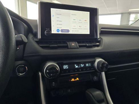 Used 2025 Toyota RAV4 XLE image 28