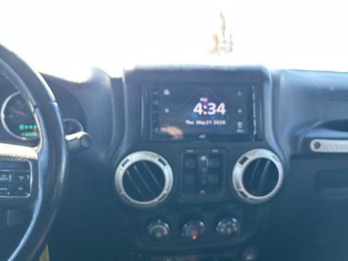 Used 2012 Jeep Wrangler Unlimited Rubicon w/ Max Tow Pkg AWD/4WD image 18