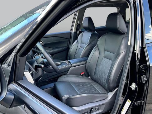 Certified 2025 Nissan Rogue Platinum FWD image 8