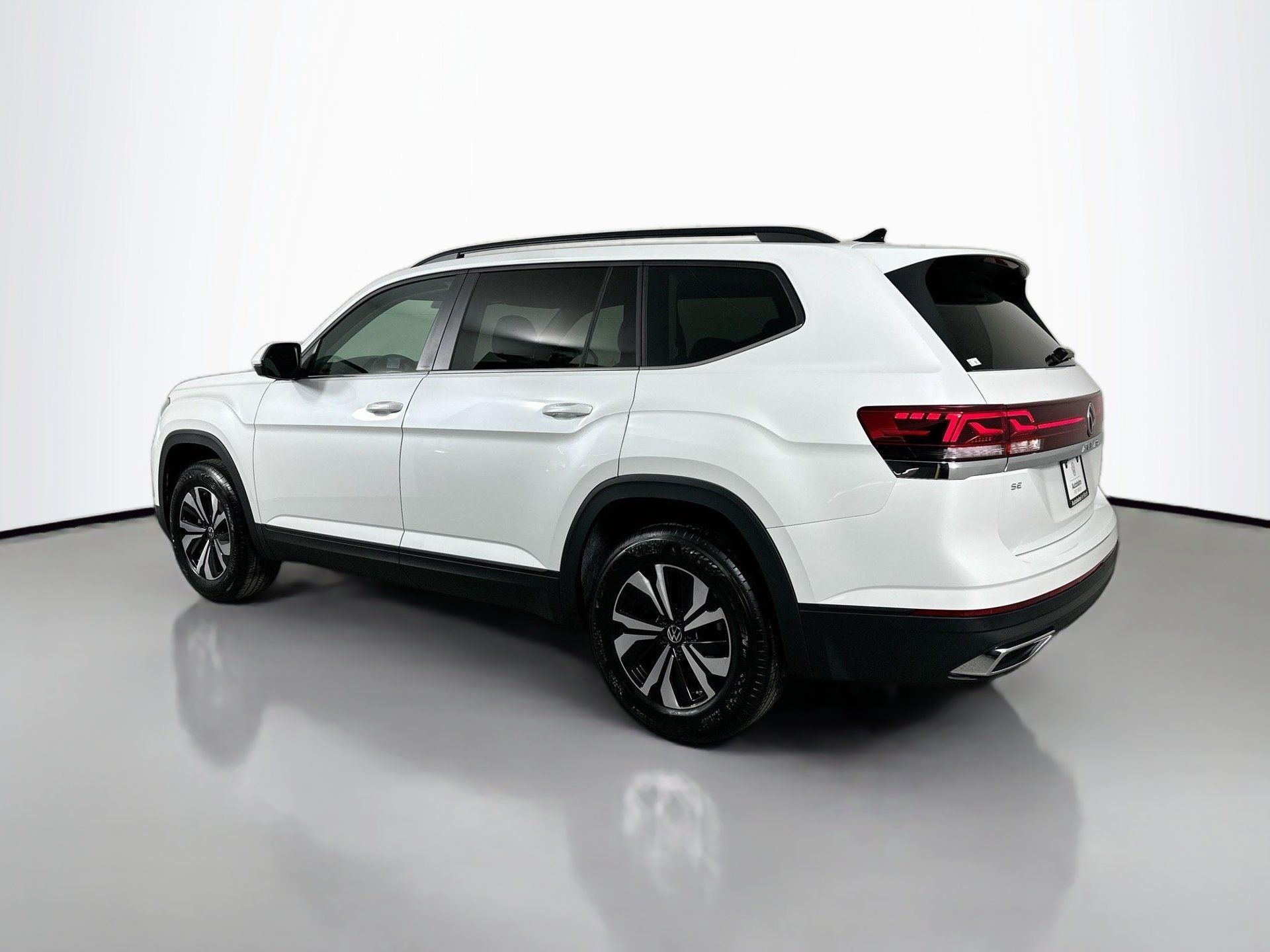Certified 2026 Volkswagen Atlas SE FWD image 7