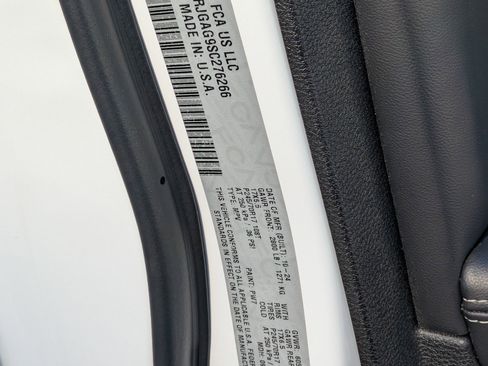 Used 2025 Jeep Grand Cherokee Laredo w/ Luxury Tech Group I image 38