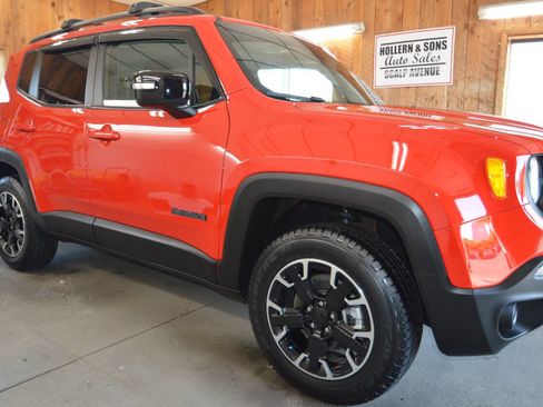 Used 2023 Jeep Renegade Latitude AWD/4WD image 11