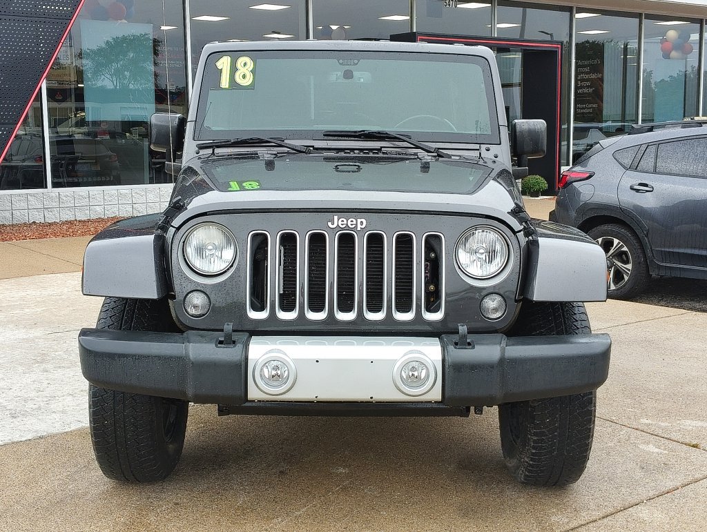Used 2018 Jeep Wrangler Unlimited Sahara w/ Connectivity Group AWD/4WD image 2