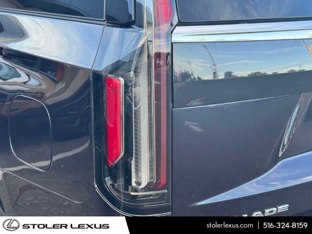 Used 2023 Cadillac Escalade Premium Luxury w/ Performance Package AWD/4WD image 14