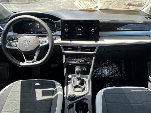 New 2025 Volkswagen Taos SE image 10