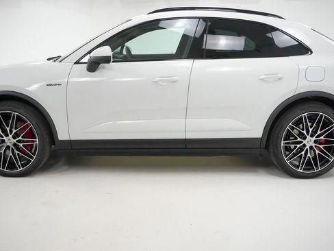 New 2025 Porsche Macan 4S Electric image 2