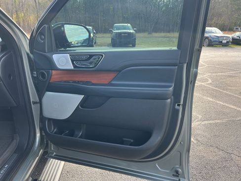 Used 2019 Lincoln Navigator Reserve image 31