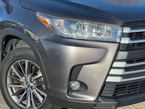 Used 2019 Toyota Highlander XLE image 10