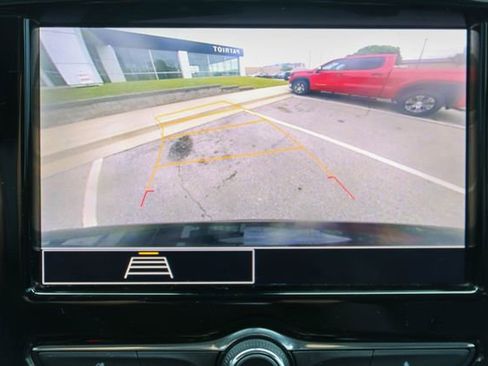 Used 2021 Chevrolet Traverse LS FWD image 31
