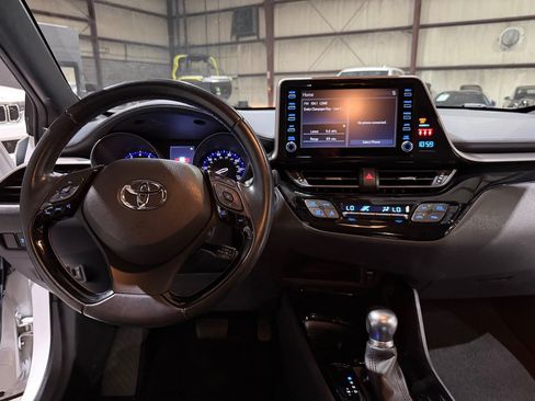 Used 2019 Toyota C-HR XLE FWD image 29