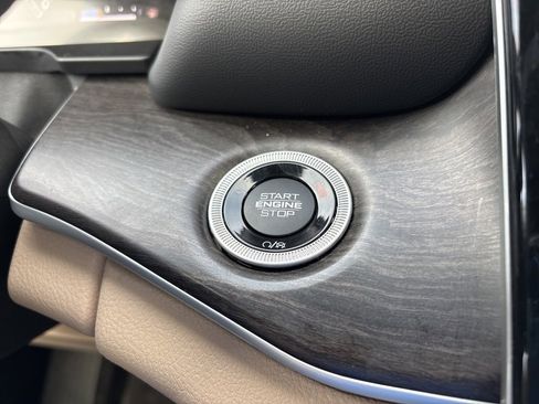 Used 2024 Jeep Grand Cherokee L Limited w/ Luxury Tech Group II image 12