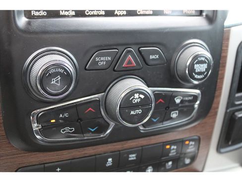 Used 2015 RAM 1500 Laramie w/ Convenience Group image 24