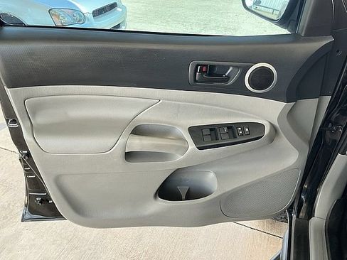 Used 2014 Toyota Tacoma PreRunner w/ TRD Sport Package RWD image 16