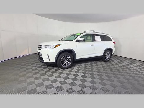 Used 2019 Toyota Highlander XLE FWD image 47