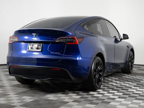 Used 2021 Tesla Model Y Long Range image 7