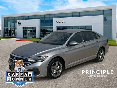 Used 2024 Volkswagen Jetta SE image 1